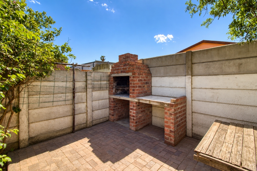 3 Bedroom Property for Sale in Dobson Western Cape